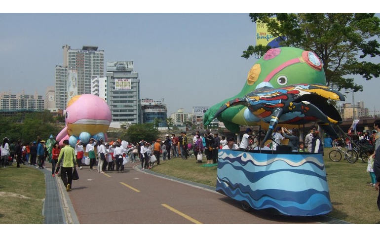 Өмнөд Солонгос: Ульсан хотод халимны наадам боллоо
